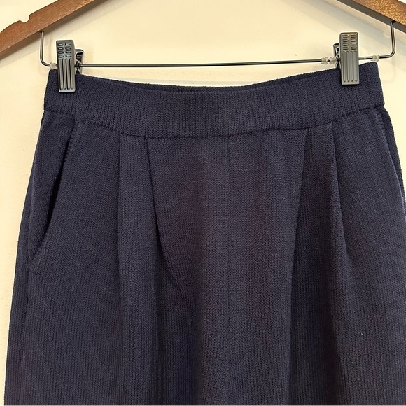 St John Basics Santana knit navy blue pants in size 2 excellent condition. . - Picture 3 of 11